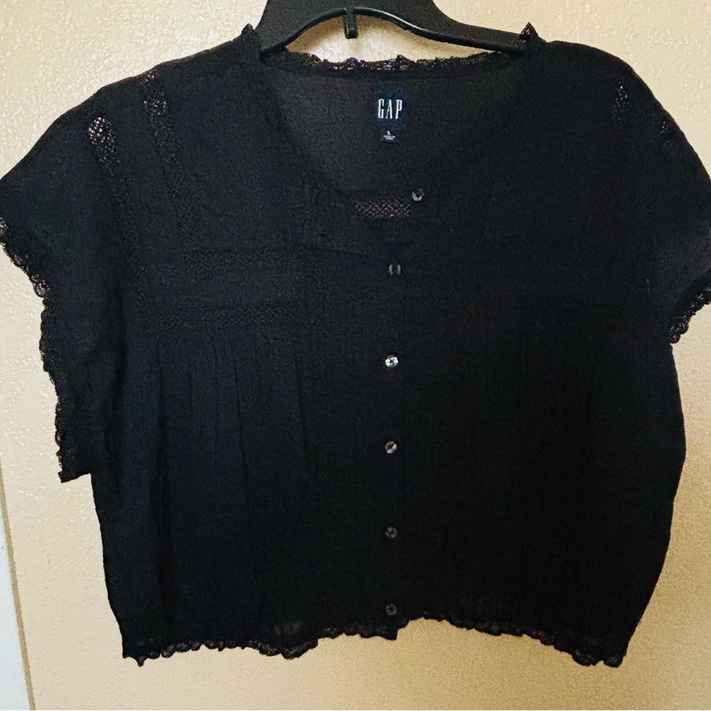 GAP Cropped Ruffle Pintuck Top - Picture 3 of 5
